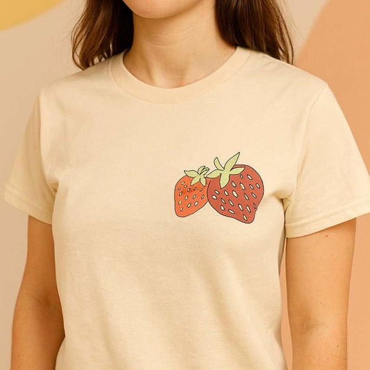 🍓 T-shirt beige avec petites fraises – Doux, simple et fruité 🍓